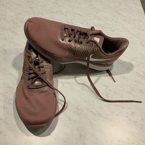 Nike Mauve tennis shoes